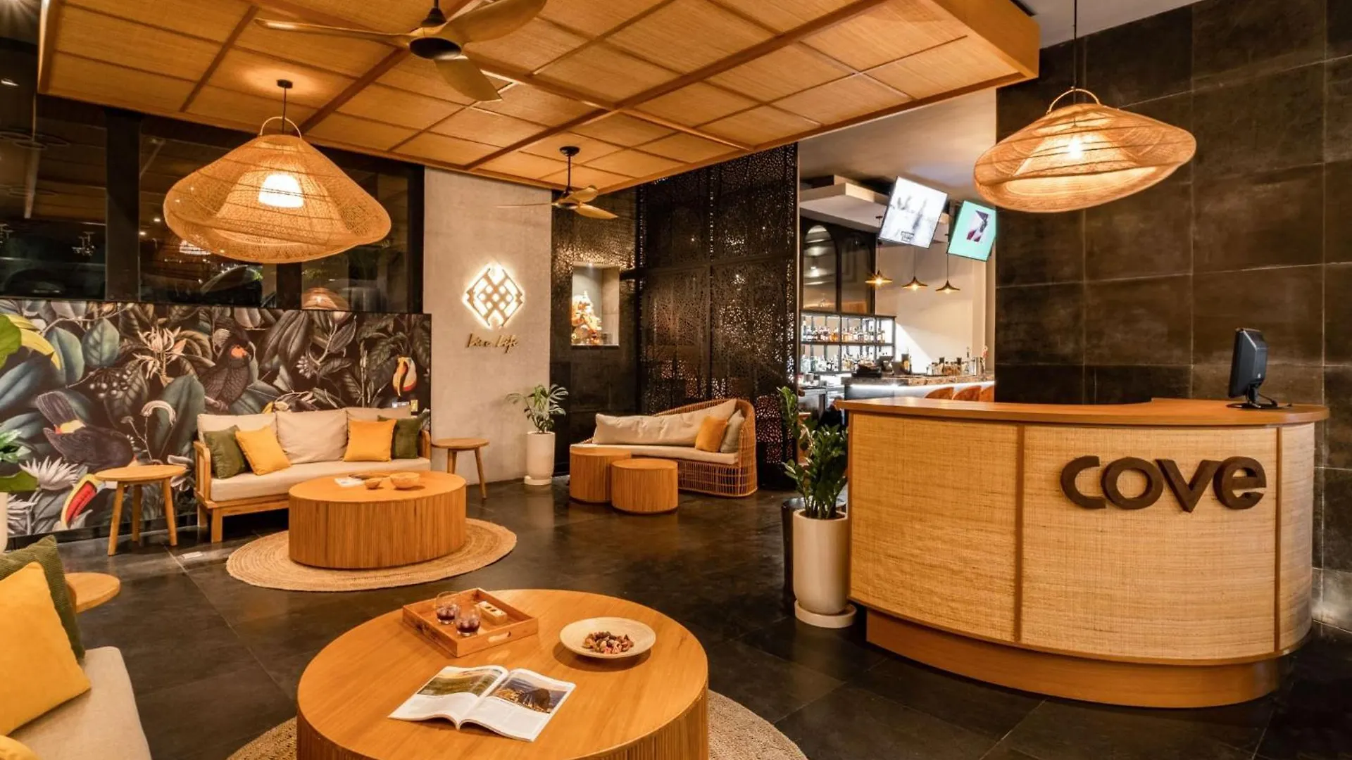 **** Hotel The Isvara By Cove Seminyak  Indonesia