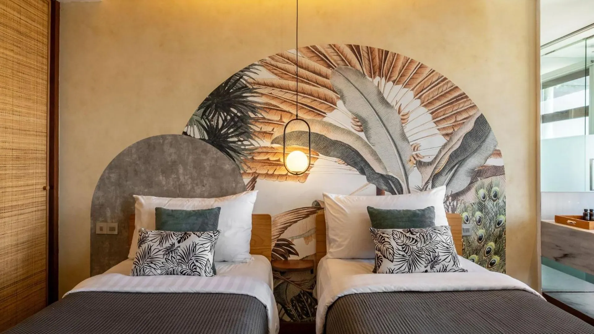 The Isvara By Cove Seminyak 4*,